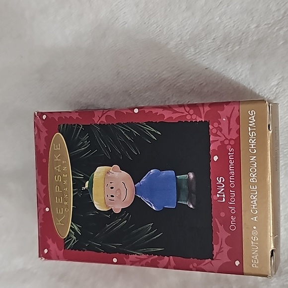 LINUS HALLMARK ORNAMENT PEANUTS A CHARLIE BROWN CHRISTMAS HANDCRAFTED 1995 - Picture 1 of 9